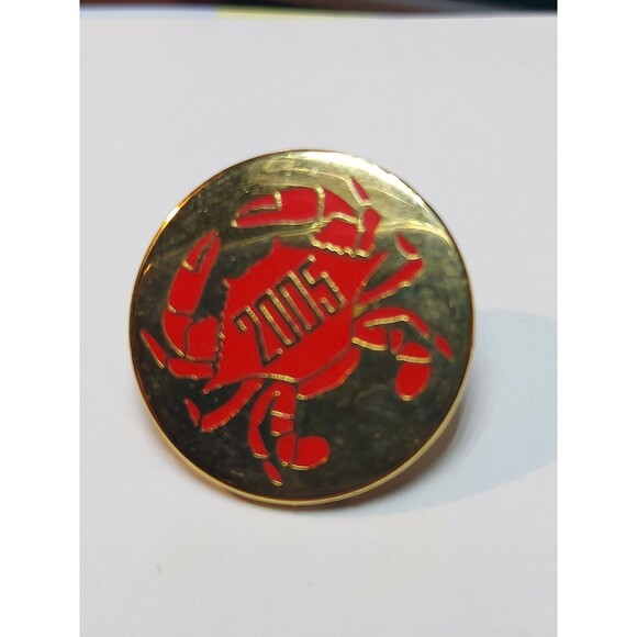 2005 Cancer The Crab Sign Round Lapel Pin gold red enamel zodiac - Picture 2 of 6